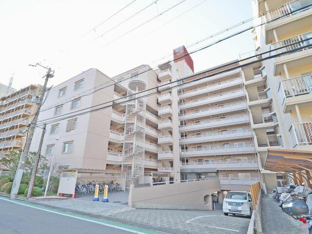 緑地公園コーポラスの外観