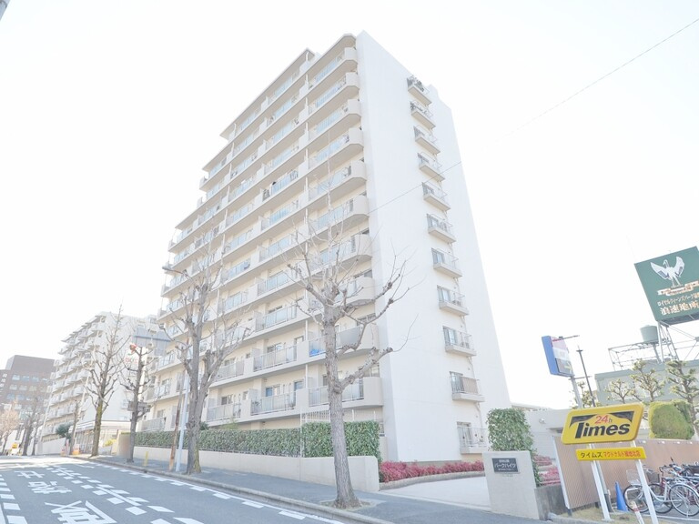 緑地公園コーポラスの外観