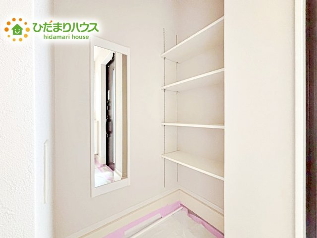 【収納】 | ひたちなか市津田4期　新築戸建　 | シューズインクローゼットは、靴以外にもゴルフバックやベビーカーを置くことができ、 散らかりがちな玄関もスッキリします。