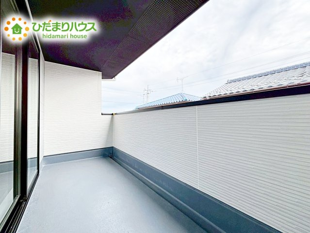 【バルコニー】 | ひたちなか市津田4期　新築戸建　 | 広々としたバルコニーは、大量の洗濯物を干しても余裕！お布団だって、家族全員分をいっきに干せますね(^O^)