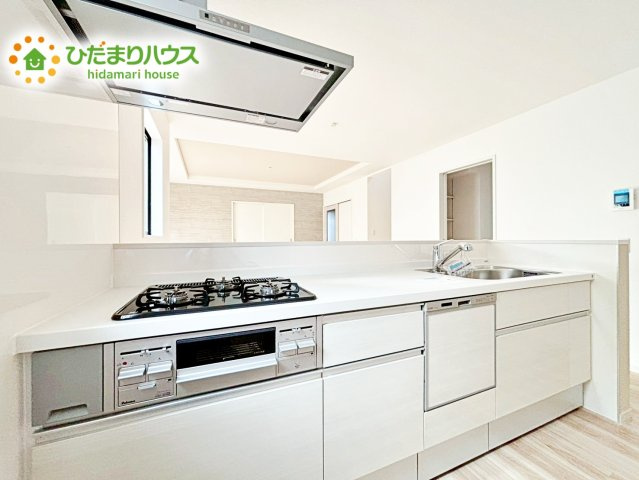 【キッチン】 | ひたちなか市津田4期　新築戸建　 | 3口コンロと収納豊富なキッチンで、ママの毎日のお料理もはかどります☆