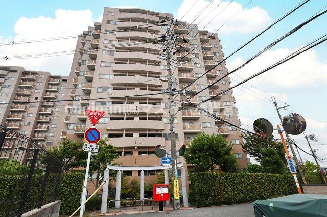 メロディーハイム香里ヶ丘ツインビューアルテアタワーの外観