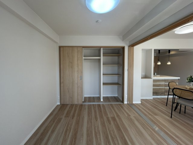 和泉中央パークホームズの洋室|洋室収納