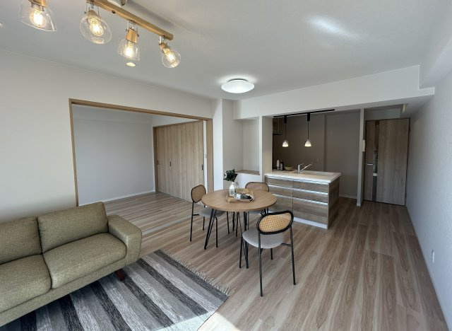 和泉中央パークホームズの居間・リビング|LDK①