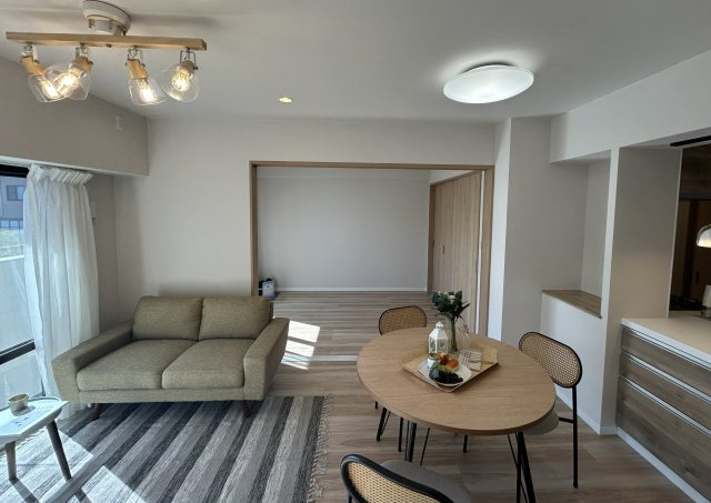 和泉中央パークホームズの居間・リビング|LDK＋洋室