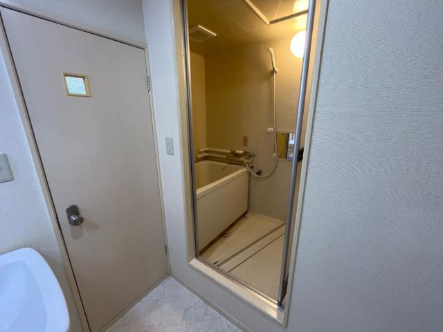 中切ハイムの浴室|玄関