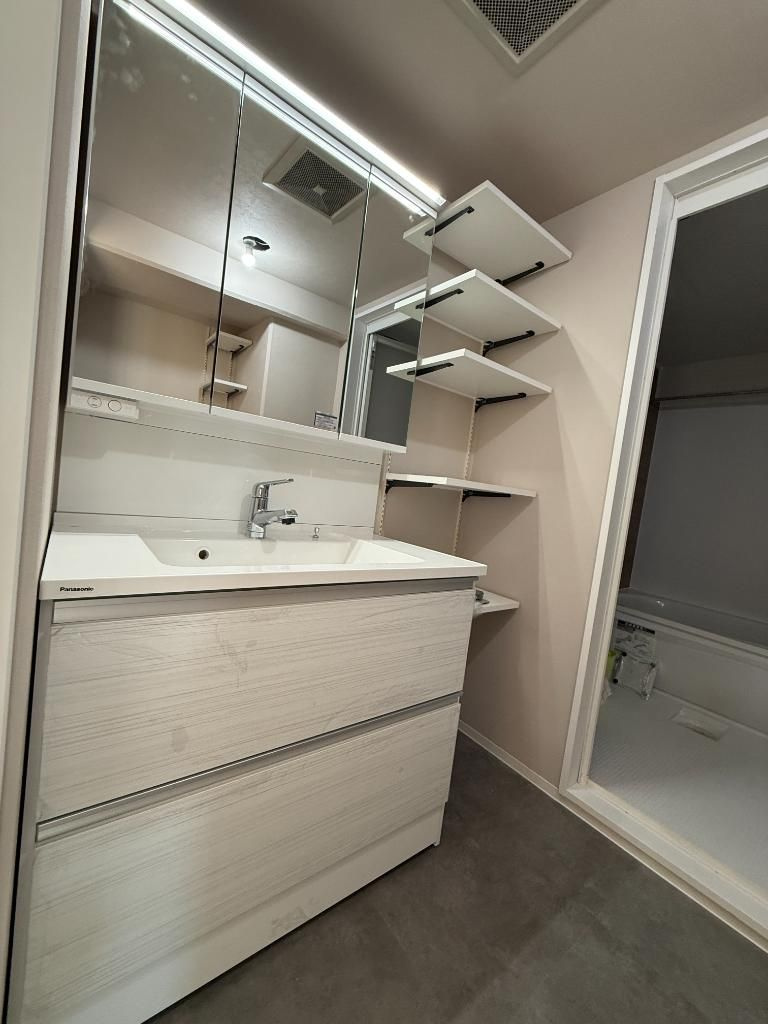 多摩川ハイム３号棟の独立洗面台