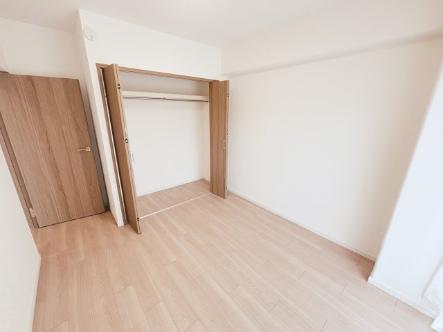 ■洋室：約5.5帖