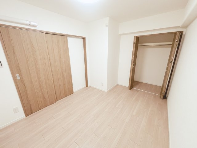 ■洋室：約5.5帖