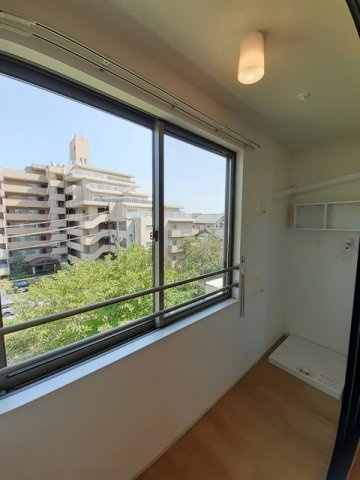 ヤマコウバシのバルコニー|陽当たり良好なバルコニーです