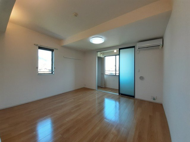 ヤマコウバシの居間・リビング|リビングです