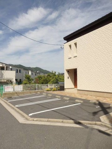 ヤマコウバシの駐車場|駐車場に車を止められます