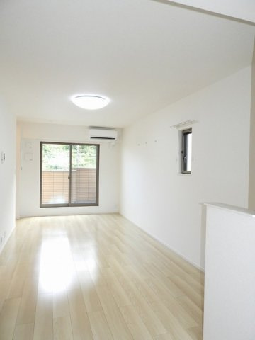 グロース　ブルーメ　城山の居間・リビング|こちらのリビングで趣味の時間をお楽しみください