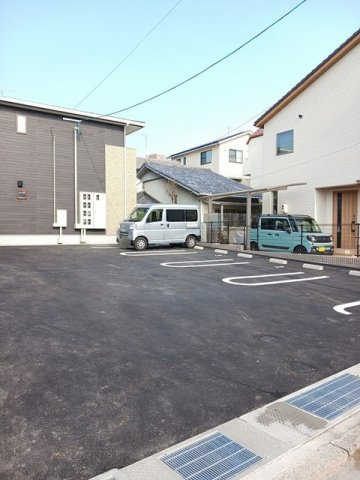 メゾン・ルピナスの駐車場|駐車場があるので、車を買う予定の方も安心です