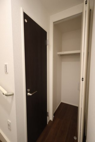 《仲介手数料無料》南区大字太田窪2272-6新築一戸建てジオヴィスタの収納