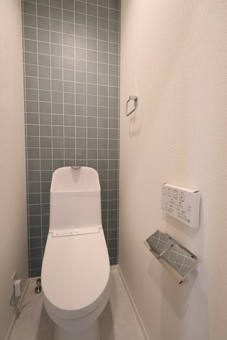 《仲介手数料無料》南区大字太田窪2272-6新築一戸建てジオヴィスタのトイレ