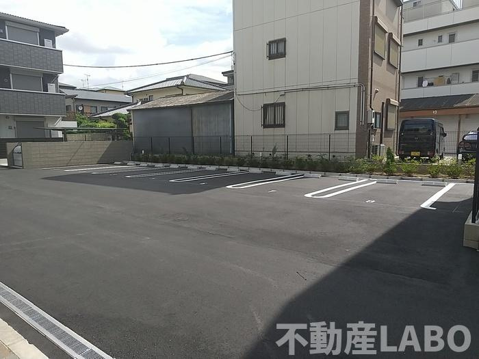 コンフォート瓜破Ⅱの駐車場
