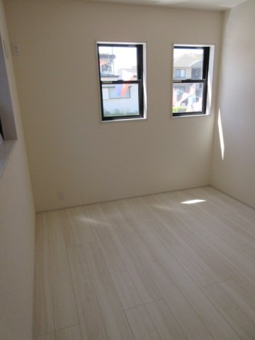【仲介手数料無料】新築戸建　熊谷市末広4-11-32（全2棟）の洋室