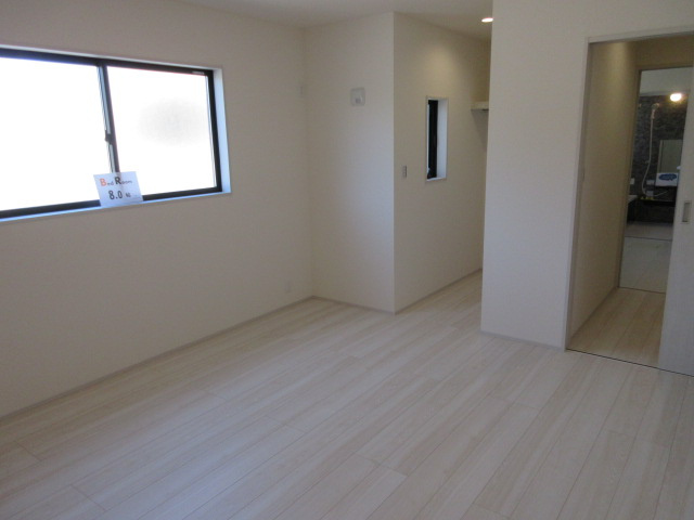 【仲介手数料無料】新築戸建　熊谷市末広4-11-32（全2棟）の洋室