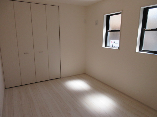 【仲介手数料無料】新築戸建　熊谷市末広4-11-32（全2棟）の洋室