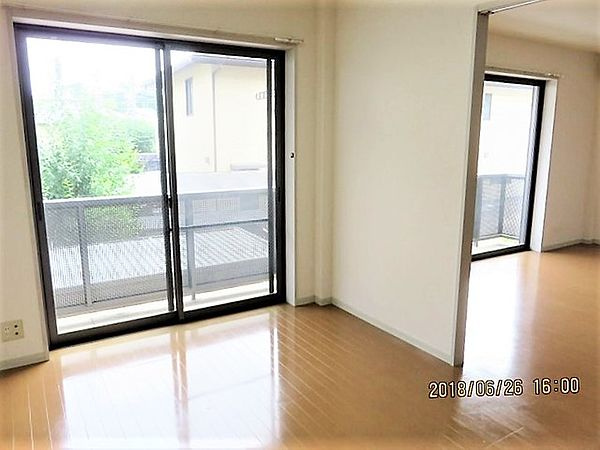 川崎市多摩区西生田２丁目の賃貸マンションの居間・リビング