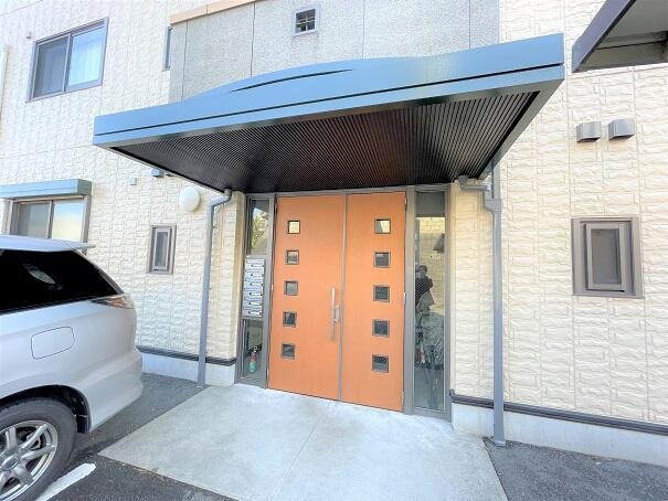 川崎市多摩区西生田２丁目の賃貸マンションのエントランス