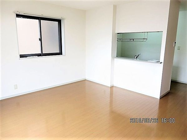 川崎市多摩区西生田２丁目の賃貸マンションの居間・リビング