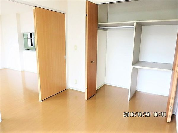 川崎市多摩区西生田２丁目の賃貸マンションの収納