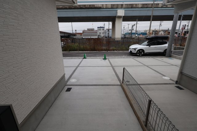 《仲介手数料無料》桜区西堀５丁目9-18新築一戸建てミラスモの駐車場