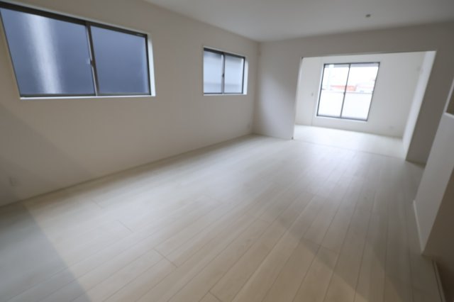 《仲介手数料無料》桜区西堀５丁目9-18新築一戸建てミラスモの居間・リビング