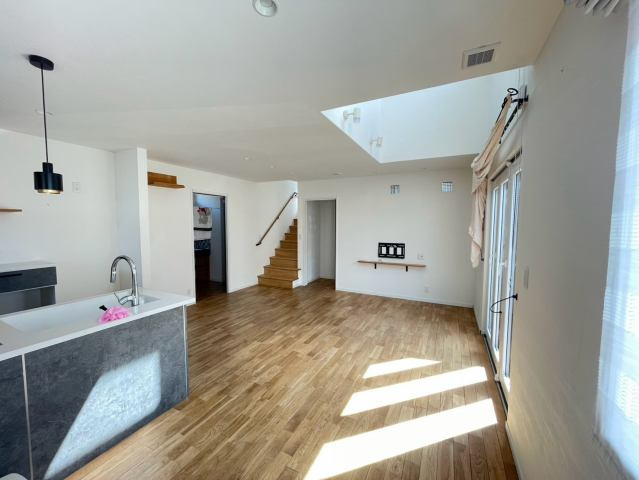 滝沢市大釜風林19-22の居間・リビング