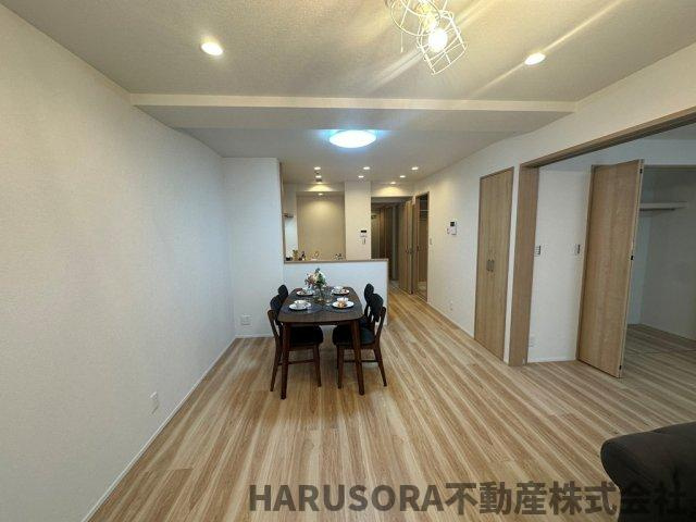 メイプルパーク・スクエア西弐番街の居間・リビング