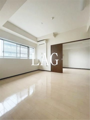 【居間・リビング】 | アヴェニーユ弐番館 | 洋室のお部屋です。