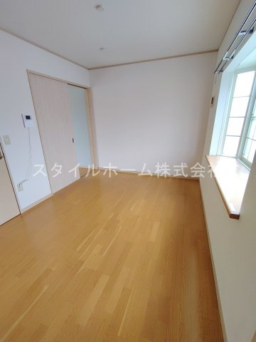 プラッサムコートＭＫ　Ｂの居間・リビング|別部屋写真です。