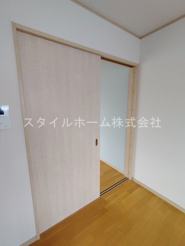 プラッサムコートＭＫ　Ｂの居間・リビング|別部屋写真です。