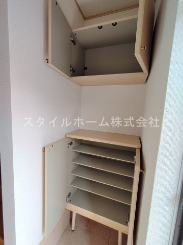 プラッサムコートＭＫ　Ｂの玄関|別部屋写真です。