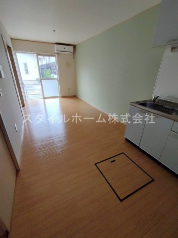 プラッサムコートＭＫ　Ｂの居間・リビング|別部屋写真です。