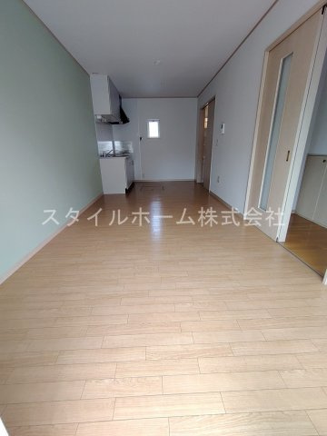 プラッサムコートＭＫ　Ｂの居間・リビング|別部屋写真です。