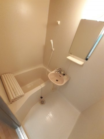 STビルの浴室|コンパクトで使いやすいお風呂です