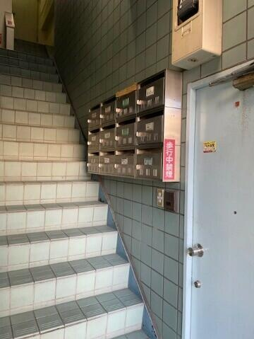 ケイアンドエイチ(K&H)のエントランス