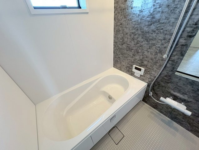 タマタウン　羽島市竹鼻小　全3区画分譲のキッチン|カウンタースペースがついた広々キッチン。浄水器組込み水栓でシンクまわりがスッキリお使いいただけます
