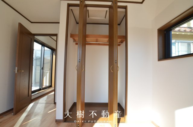 【洋室】 | 綾瀬市上土棚南2丁目　中古戸建て【仲介手数料無料】 | 2階　洋室1（5.9帖）クローゼット
