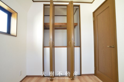 【洋室】 | 綾瀬市上土棚南2丁目　中古戸建て【仲介手数料無料】 | 2階　洋室2（4.9帖）クローゼット