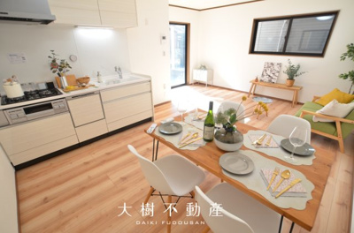 【居間・リビング】 | 綾瀬市上土棚南2丁目　中古戸建て【仲介手数料無料】 | □■当社なら諸費用を最大限削減できます■□