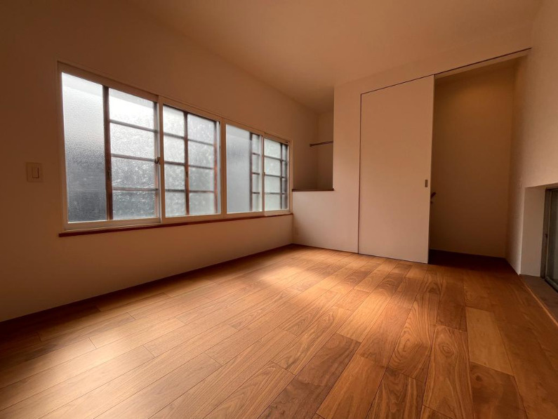 紫竹上芝本町の洋室