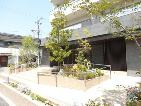 ブランズ豊中服部のエントランス