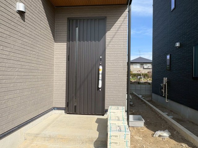 タマタウン　羽島市竹鼻町飯柄（竹鼻小）　全3区画分譲の玄関|玄関ドアの鍵はディンプルキーと内側はサムターンキーになっており防犯性の高い仕様になっています。