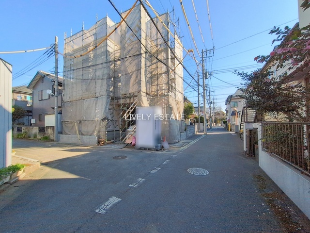 草加市吉町5丁目 新築分譲住宅の前面道路含む現地写真
