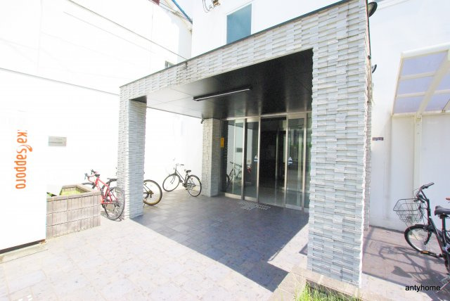 クレアジオーネ中之島西のエントランス