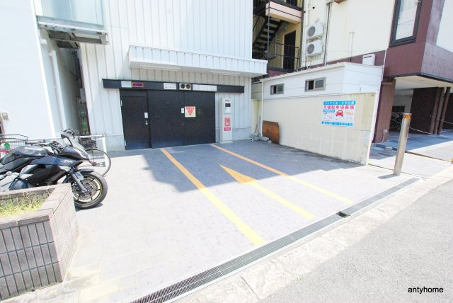 クレアジオーネ中之島西の駐車場